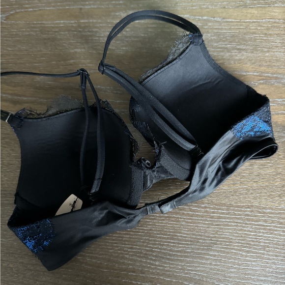 Victoria’s Secret Rhinestone Very Sexy Push-up Bra & matching garter - Picture 5 of 7